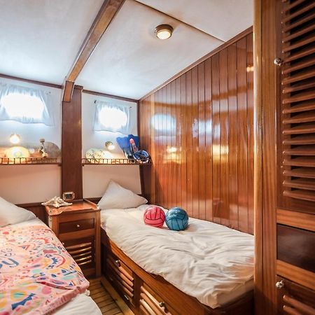 Spacious Yacht Hotel Barcelona City Center 5 Cabins ภายนอก รูปภาพ