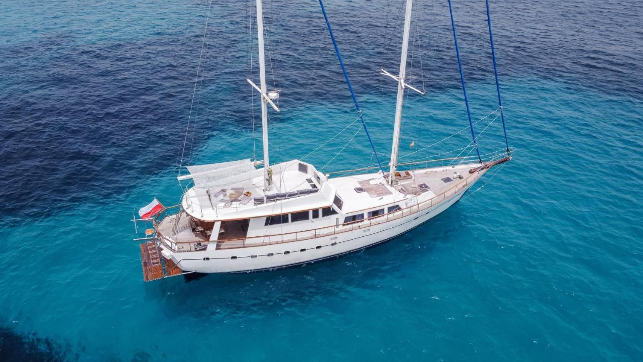 Spacious Yacht Hotel Barcelona City Center 5 Cabins ภายนอก รูปภาพ