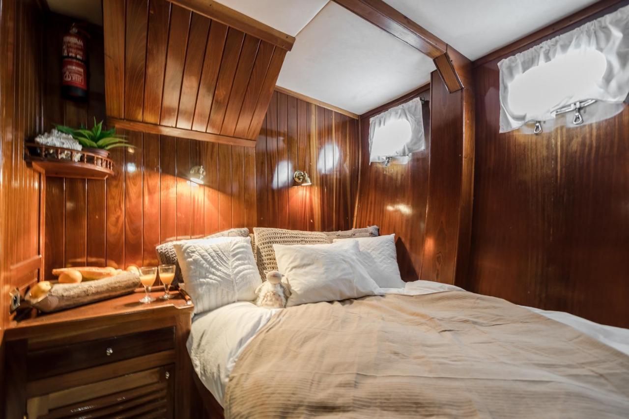 Spacious Yacht Hotel Barcelona City Center 5 Cabins ภายนอก รูปภาพ