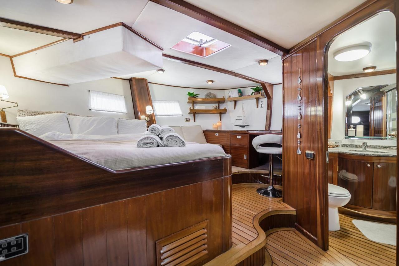 Spacious Yacht Hotel Barcelona City Center 5 Cabins ภายนอก รูปภาพ