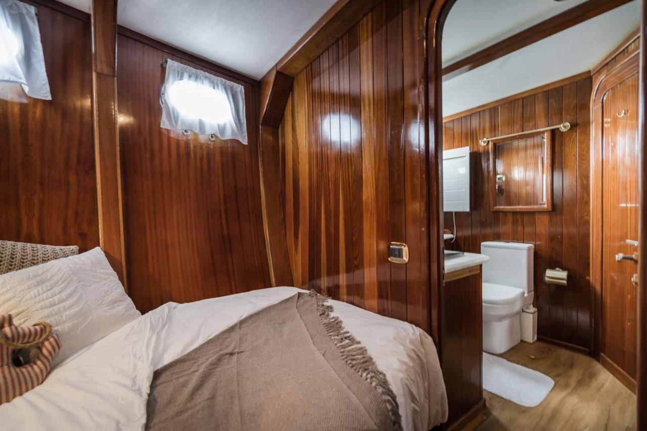 Spacious Yacht Hotel Barcelona City Center 5 Cabins ภายนอก รูปภาพ