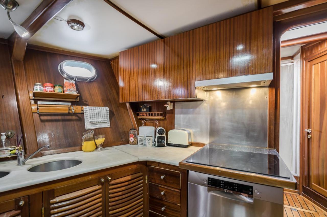Spacious Yacht Hotel Barcelona City Center 5 Cabins ภายนอก รูปภาพ