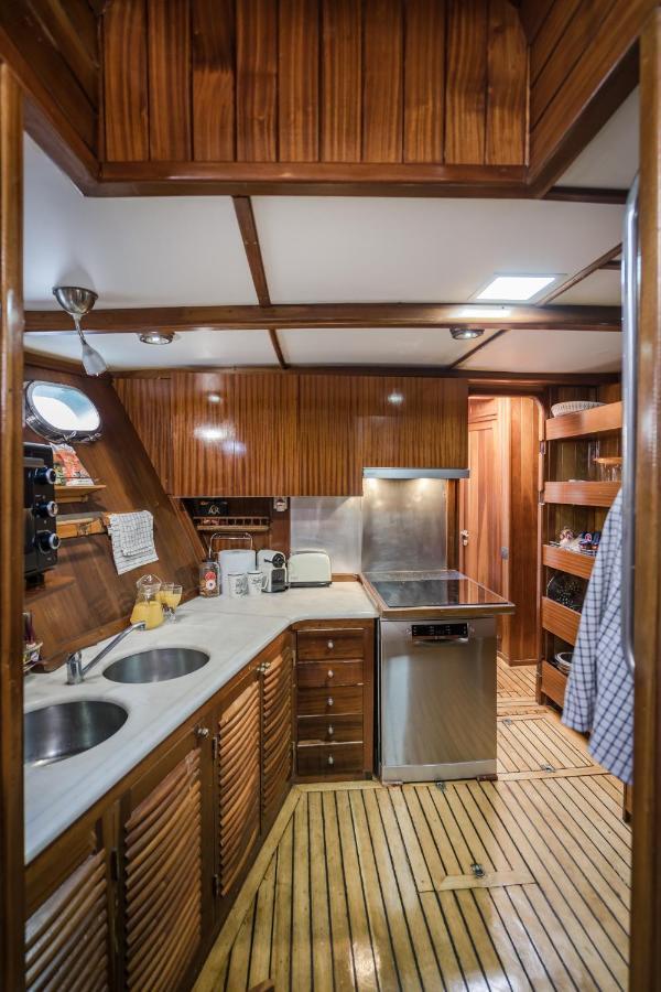 Spacious Yacht Hotel Barcelona City Center 5 Cabins ภายนอก รูปภาพ