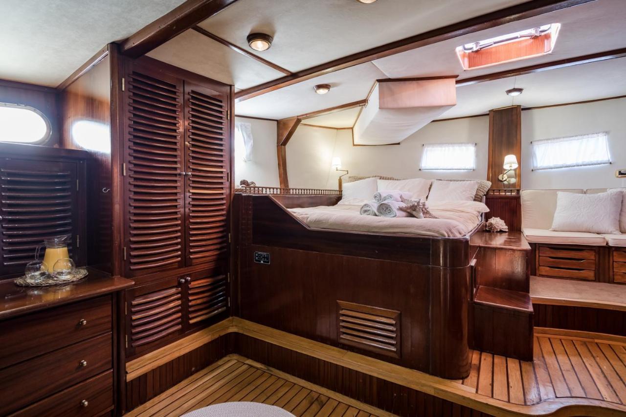 Spacious Yacht Hotel Barcelona City Center 5 Cabins ภายนอก รูปภาพ