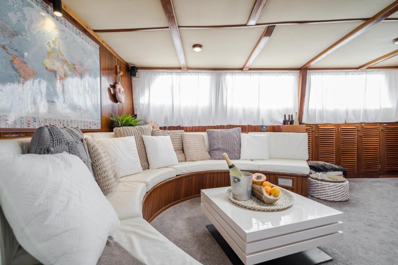 Spacious Yacht Hotel Barcelona City Center 5 Cabins ภายนอก รูปภาพ