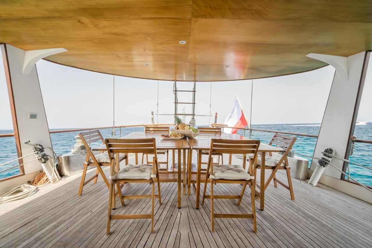 Spacious Yacht Hotel Barcelona City Center 5 Cabins ภายนอก รูปภาพ