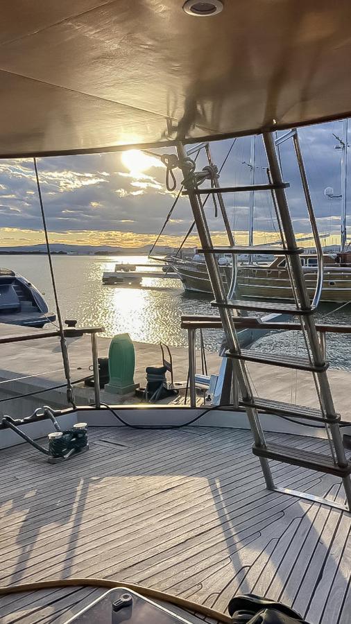 Spacious Yacht Hotel Barcelona City Center 5 Cabins ภายนอก รูปภาพ