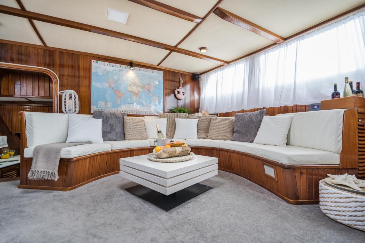 Spacious Yacht Hotel Barcelona City Center 5 Cabins ภายนอก รูปภาพ