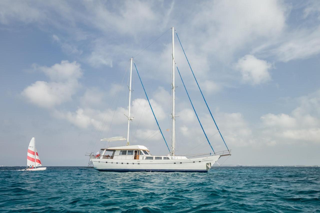 Spacious Yacht Hotel Barcelona City Center 5 Cabins ภายนอก รูปภาพ