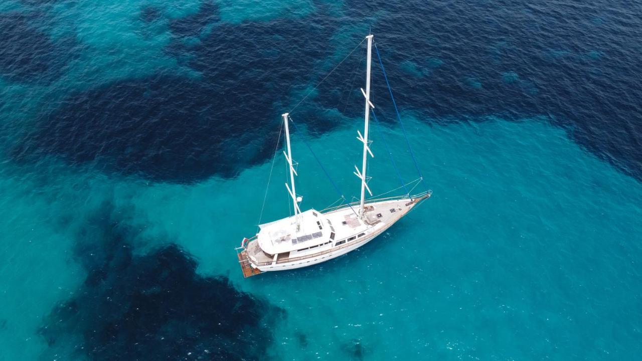 Spacious Yacht Hotel Barcelona City Center 5 Cabins ภายนอก รูปภาพ